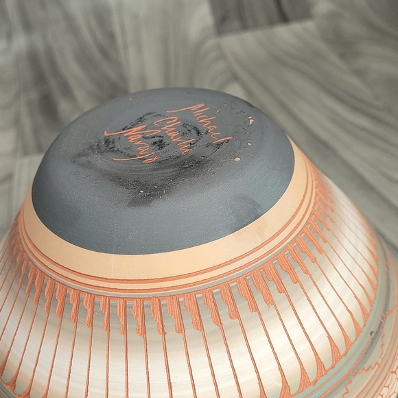 Michael Charlie Pottery Southwest Vase Navajo Native American Etched 6"H 7"W - Picture 10 of 16